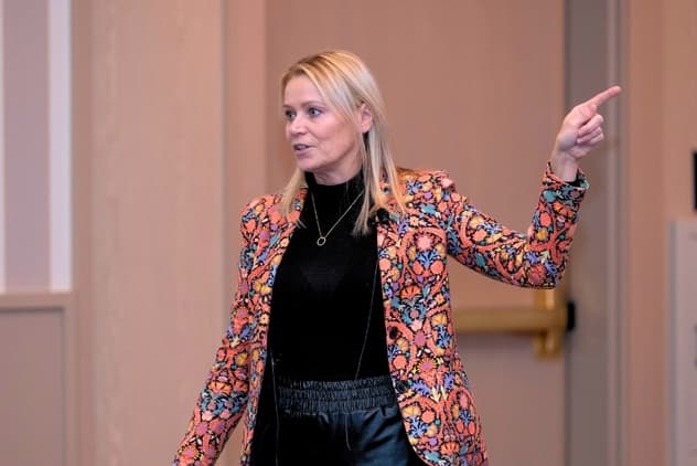 Merchandising for Luxury: Moments of Truth 'On Time'